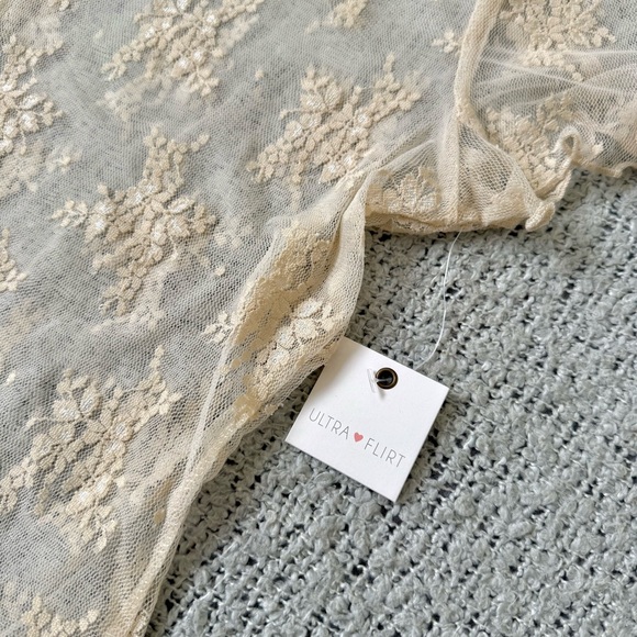 Ultra Flirt Cream Lace Sheer Blouse M - Picture 2 of 6